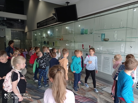 Wycieczka klas pierwszych do Centrum Dziedzictwa Szkła w Krośnie