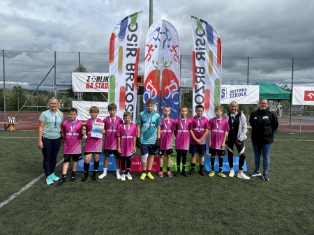 ZWYCIĘSTWO SP BRZOSTEK W LOKALNYCH ELIMINACJACH TURNIEJU PIŁKARSKIEGO U-13