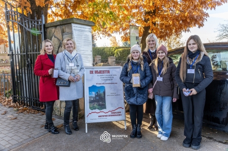 Uczniowie i nauczyciele wspólnie w akcji na rzecz ratowania zabytkowych nagrobków