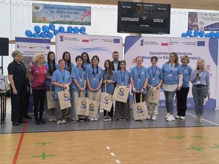 Szkoła dla wszystkich - sportowe zmagania w Trzcinicy