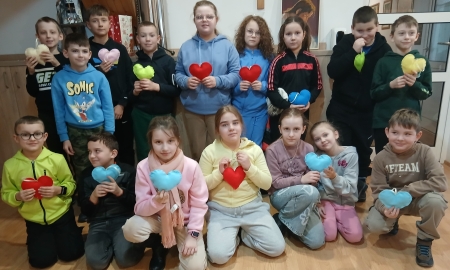 Igła, nitka i walentynkowe  serca