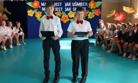 Mama jest jak uśmiech... - Dzień Matki w klasach trzecich