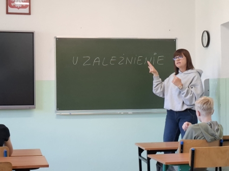 „Młodzi, świadomi, bezpieczni” – warsztaty profilaktyczne dla uczniów klas szóstych